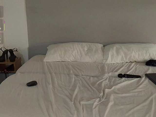 Bella-J live cam on BongaCams