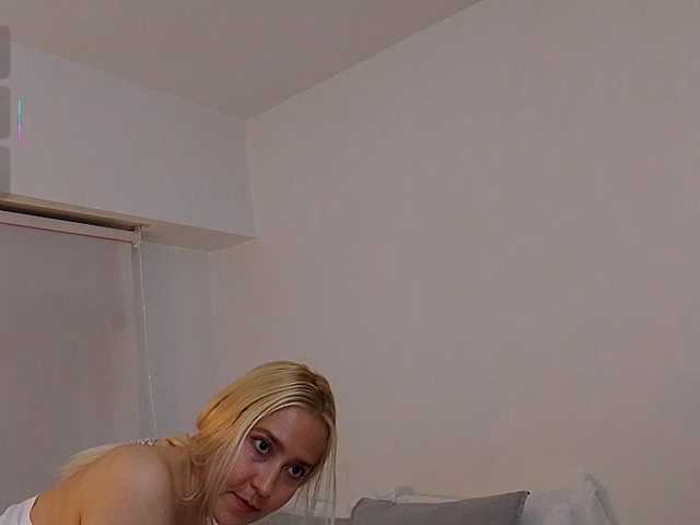 Bella-J live cam on BongaCams