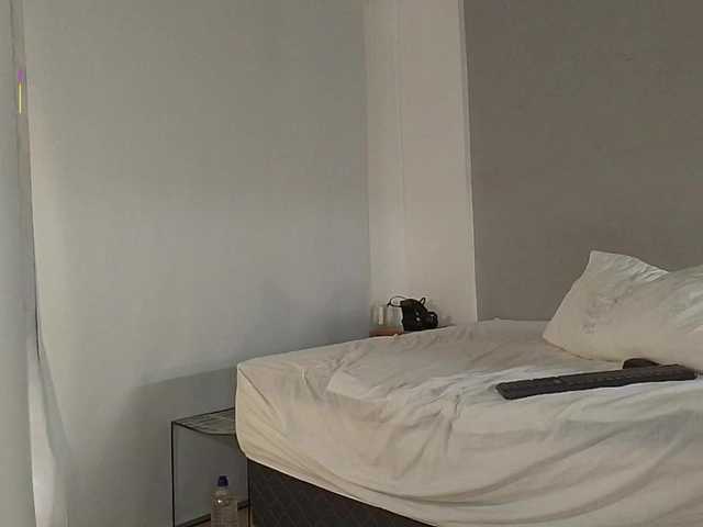 Bella-J live webcam show