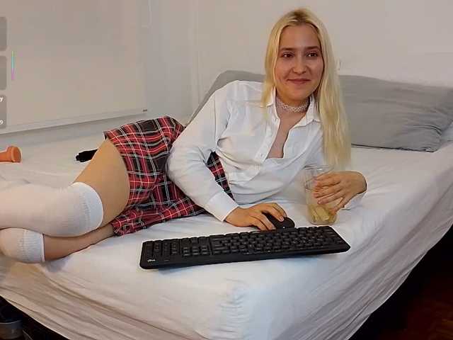 Bella-J live cam on BongaCams