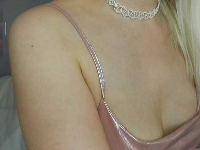 Bella-J live cam on BongaCams