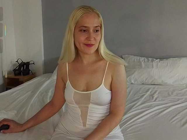 Bella-J's BongaCams show and profile