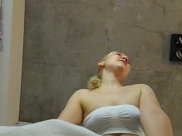 Bella-J live cam on BongaCams