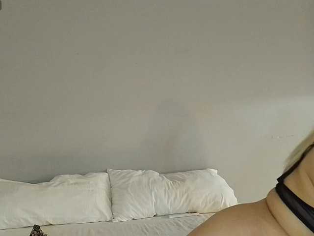 Bella-J live cam on BongaCams