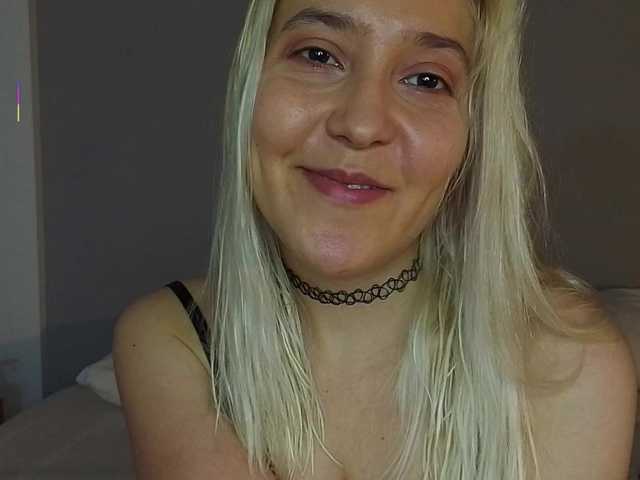 Bella-J live cam on BongaCams