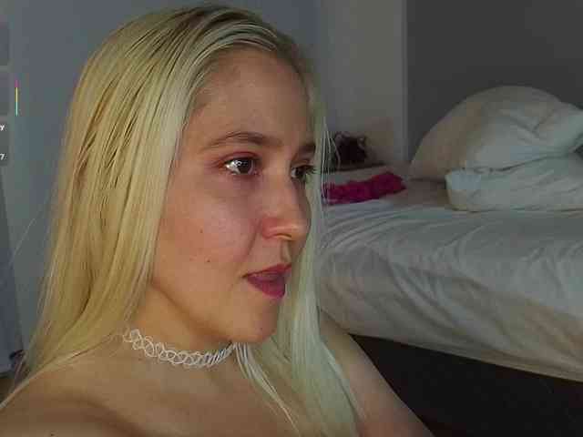 Bella_Byers webcam