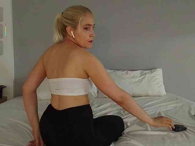 Bella_Byers webcam