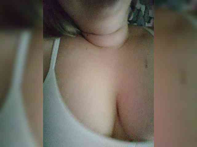 KissMyLipsXx webcam