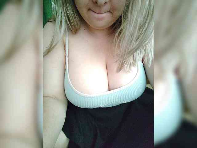 KissMyLipsXx webcam