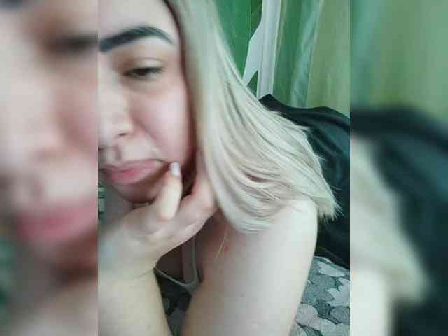 KissMyLipsXx webcam