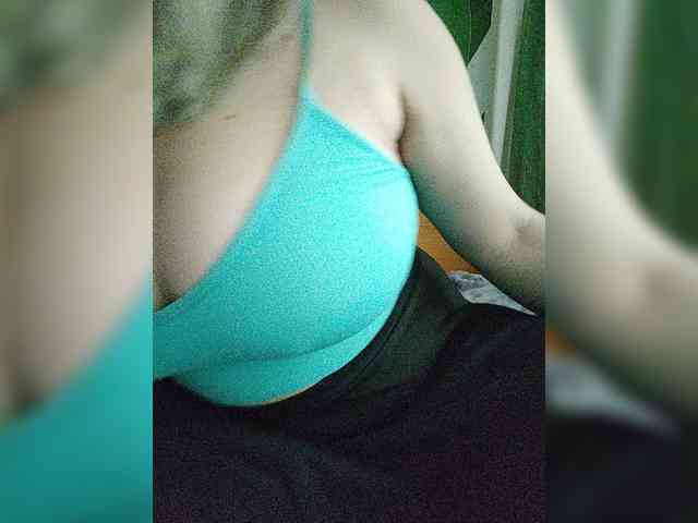 KissMyLipsXx webcam