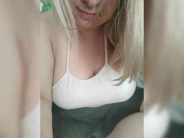 KissMyLipsXx webcam