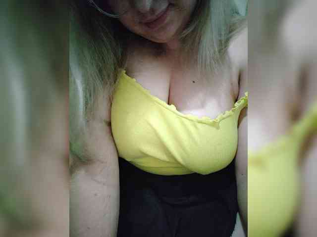 Model: KissMyLipsXx