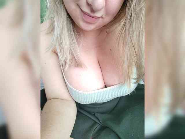 KissMyLipsXx webcam