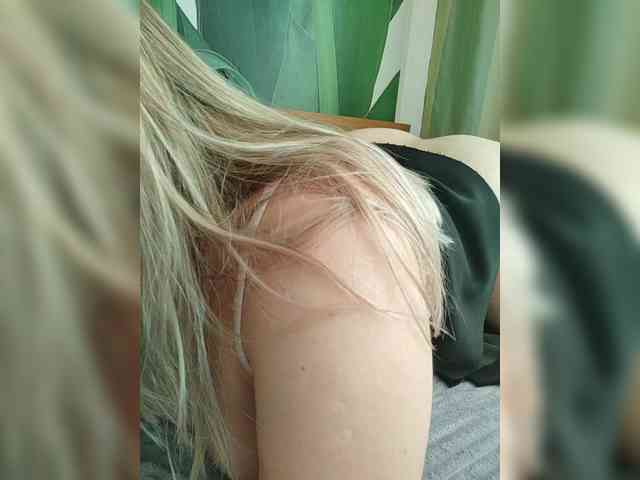 KissMyLipsXx webcam