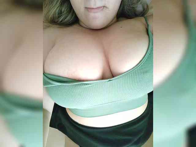 KissMyLipsXx webcam