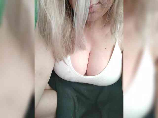 KissMyLipsXx webcam
