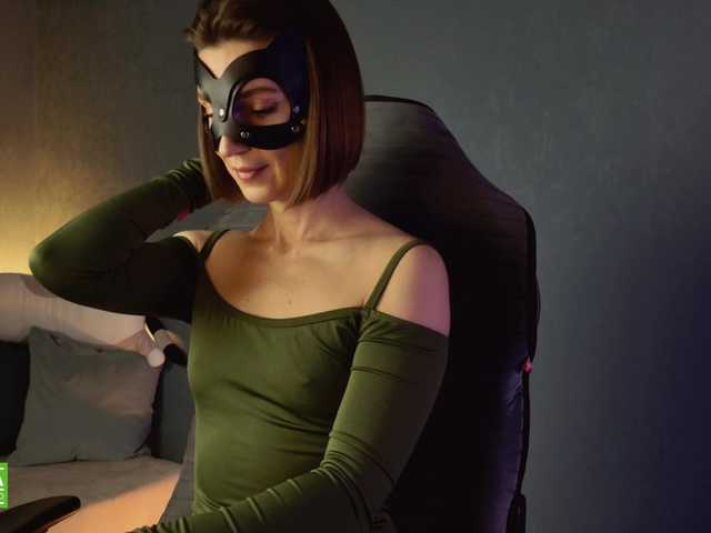 Jenniee's BongaCams show and profile