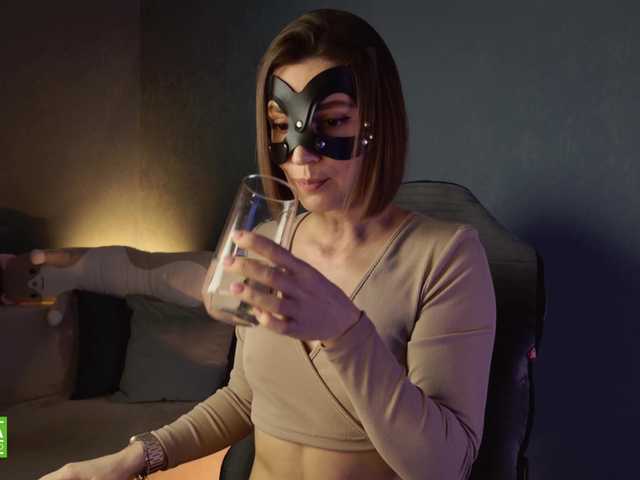 Jenniee's BongaCams show and profile