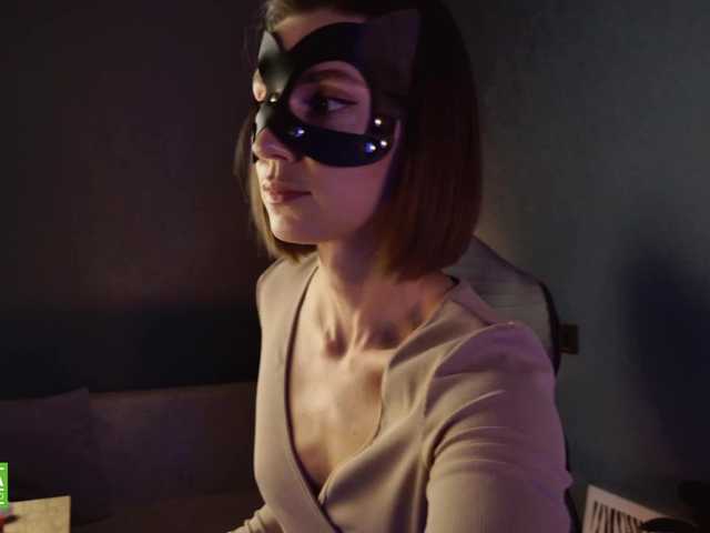 Jenniee's BongaCams show and profile