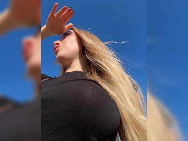 KiraBlake live webcam show