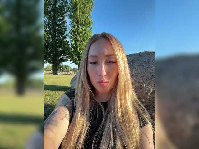 KiraBlake live webcam show