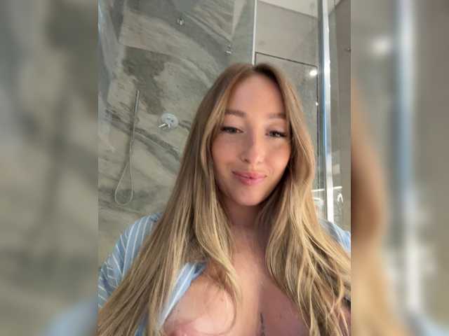 KiraBlake live cam on BongaCams