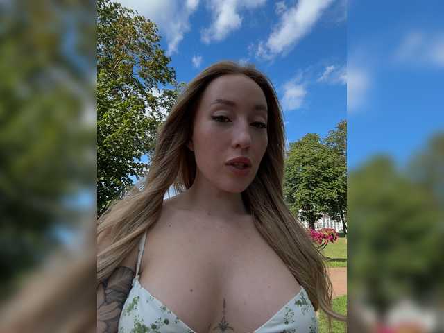 KiraBlake live webcam show