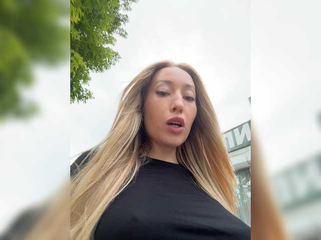 KiraBlake live webcam show