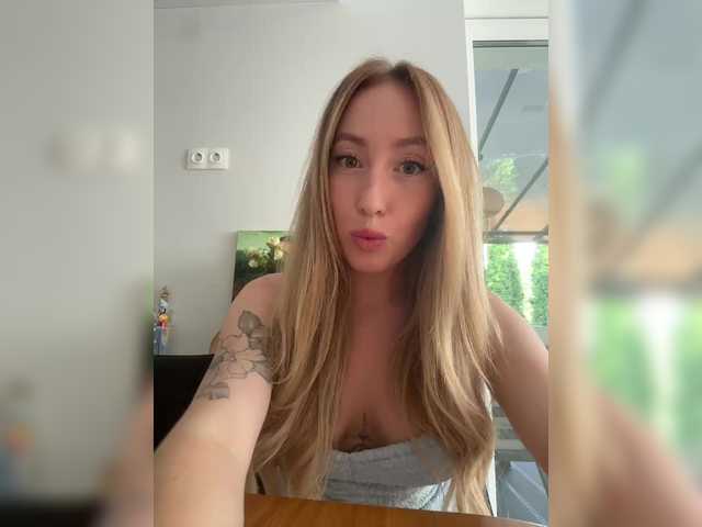 KiraBlake live cam on BongaCams