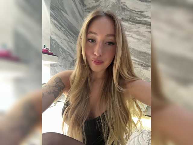 KiraBlake live cam on BongaCams