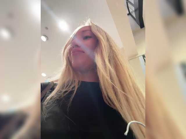 KiraBlake live cam on BongaCams