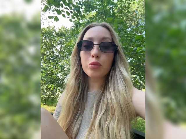 Chloee live webcam show