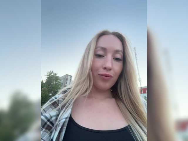 KiraBlake live webcam show