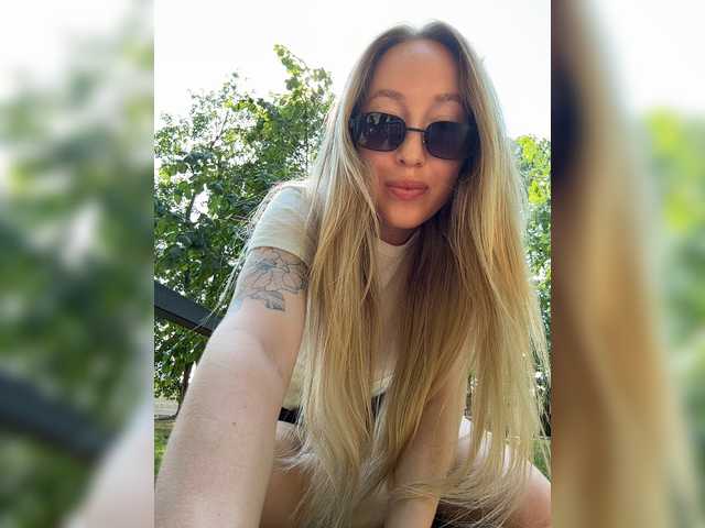 KiraBlake live cam on BongaCams