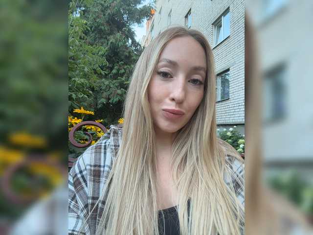 KiraBlake live cam