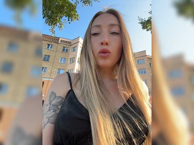 Chloee live webcam show