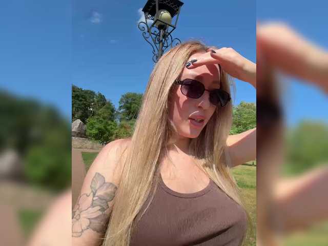 KiraBlake live cam on BongaCams