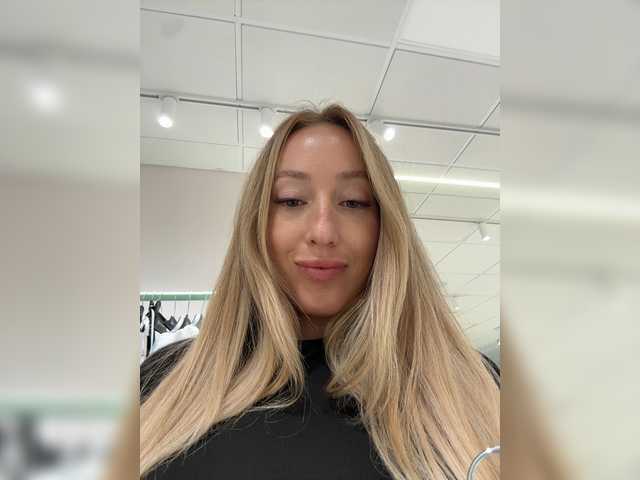 KiraBlake live webcam show