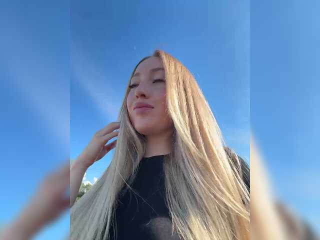 KiraBlake live webcam show