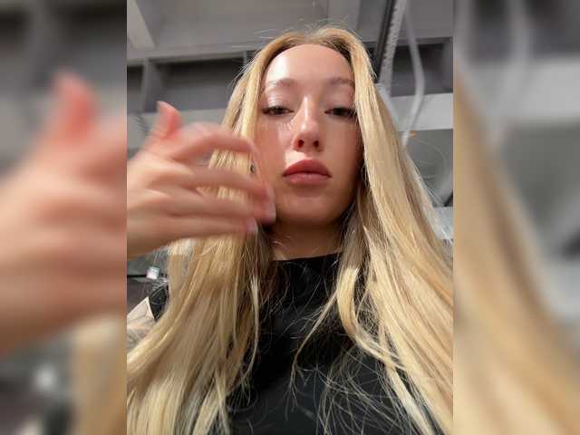 KiraBlake live webcam show
