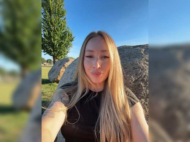 KiraBlake live webcam show