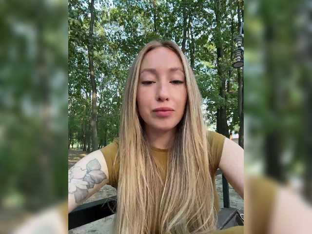 KiraBlake live webcam show