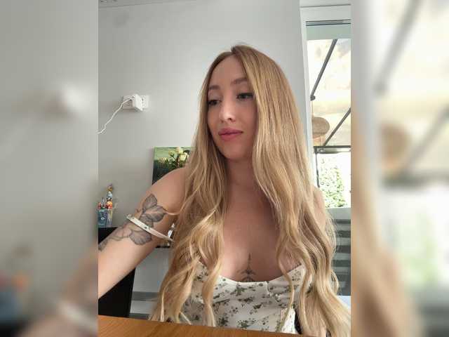 KiraBlake live cam on BongaCams