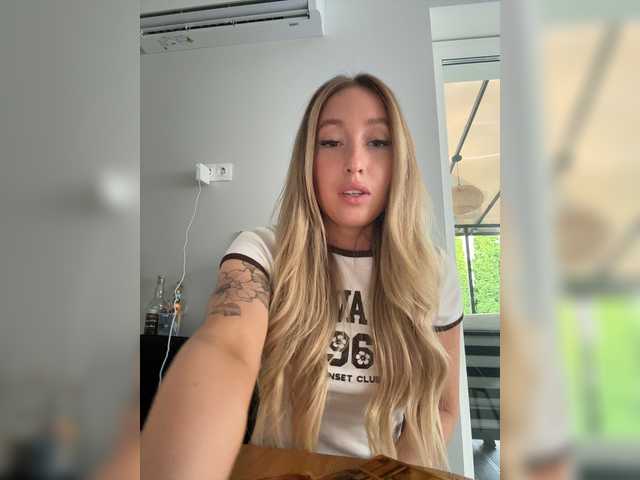 KiraBlake live cam on BongaCams