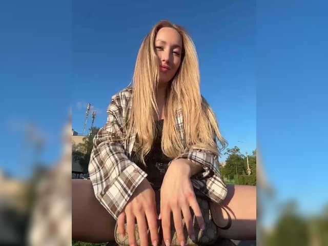 KiraBlake live webcam show