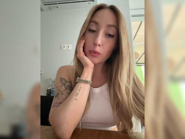KiraBlake live cam on BongaCams