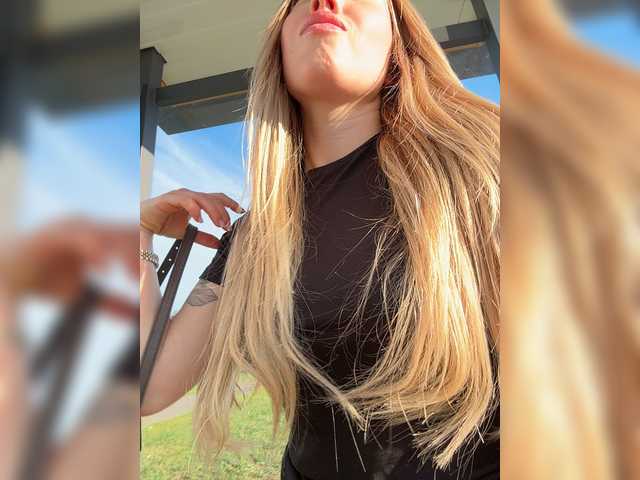 KiraBlake live cam on BongaCams