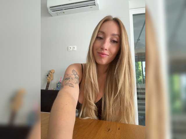 KiraBlake live cam on BongaCams