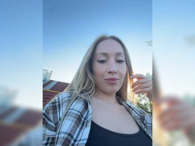 KiraBlake live webcam show